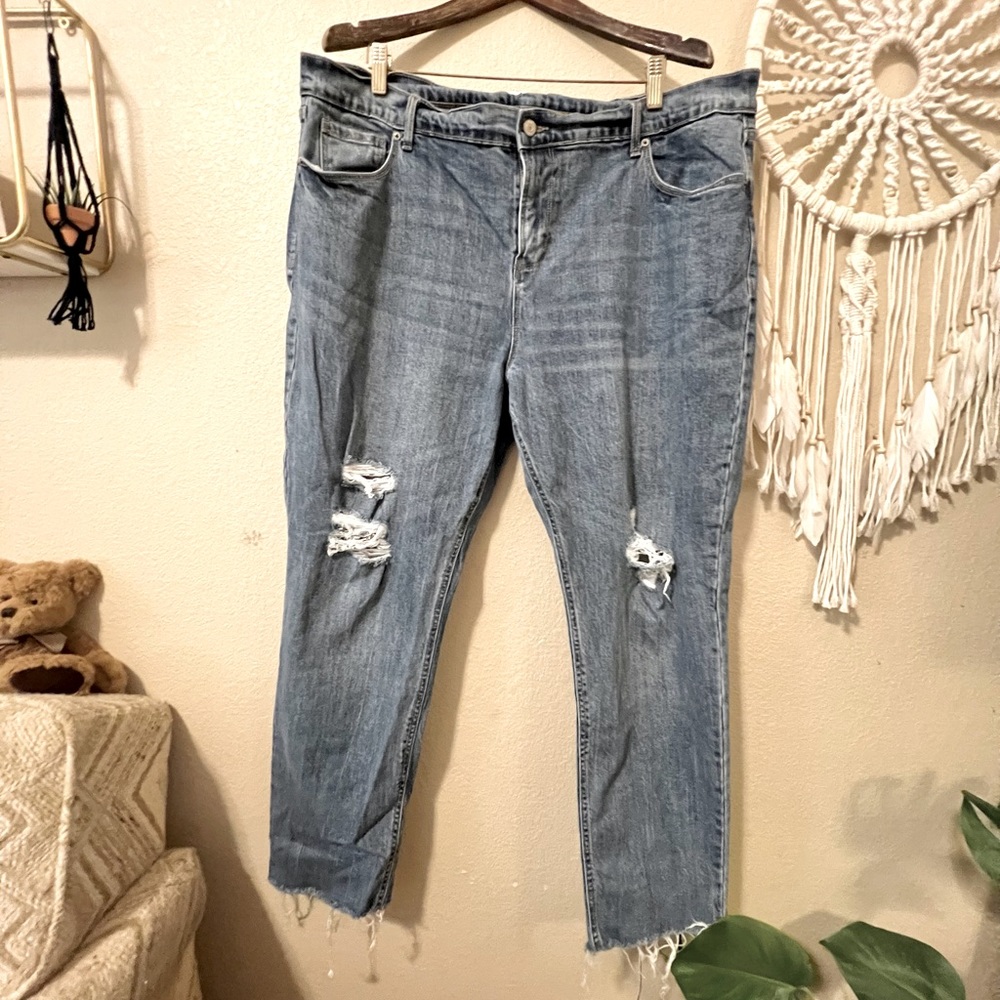 Distressed Old Navy Boyfriend Riped Style Mid Rise Jeans 18